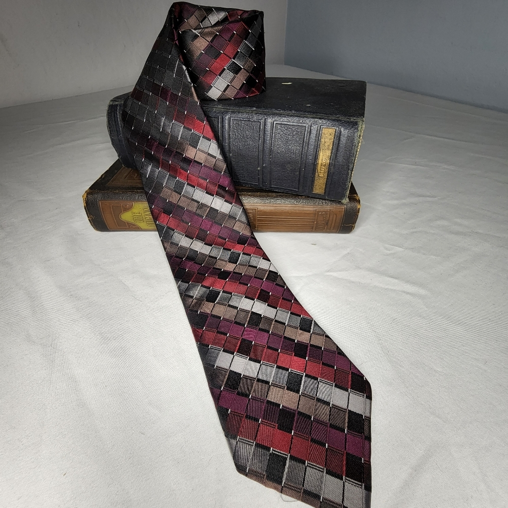 2/$20 Ck Calvin Klein Square Pattern Multicolored Tie
